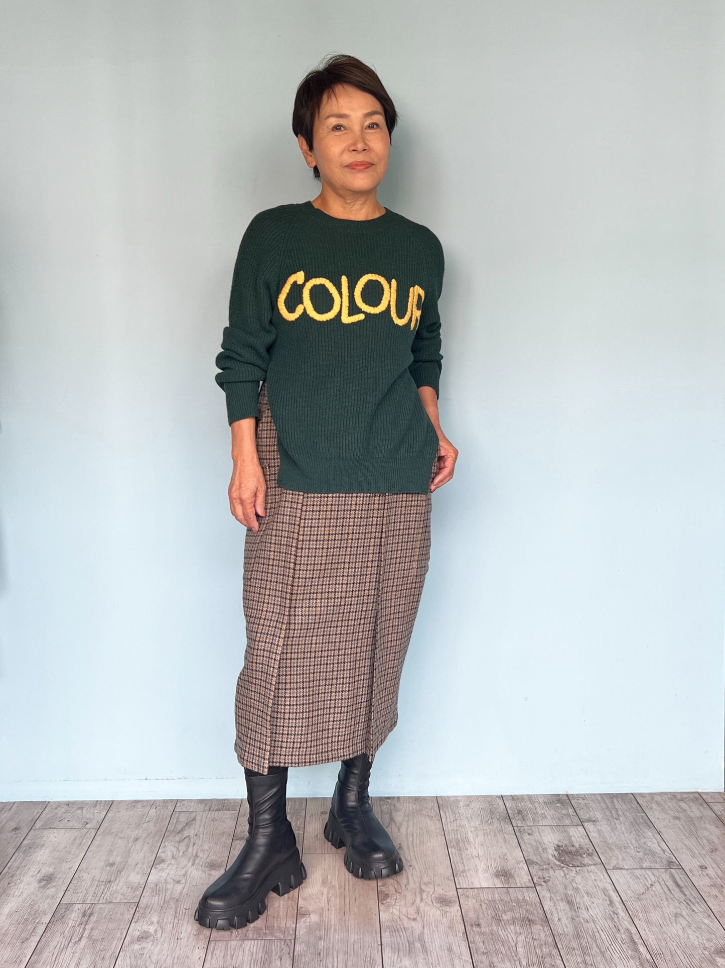 ロゴ入りニット